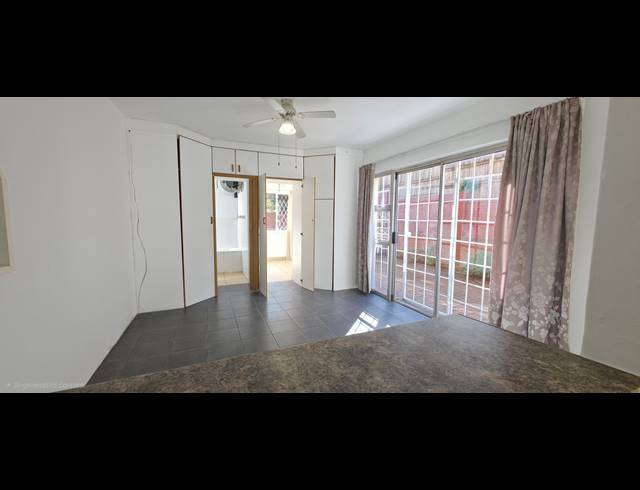 1 BEDROOM APARTMENT TO LET IN ESSENWOOD